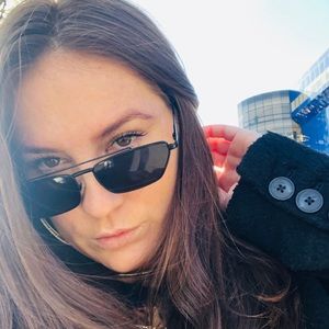 Meet your Posher, Heidi